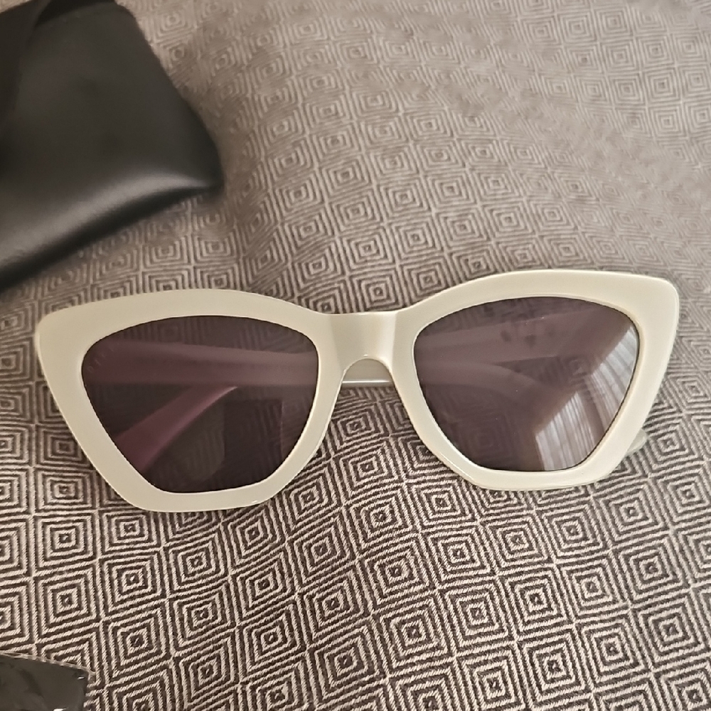Diff Eyewear White Cat-Eye Sunglasses with Dark Lenses